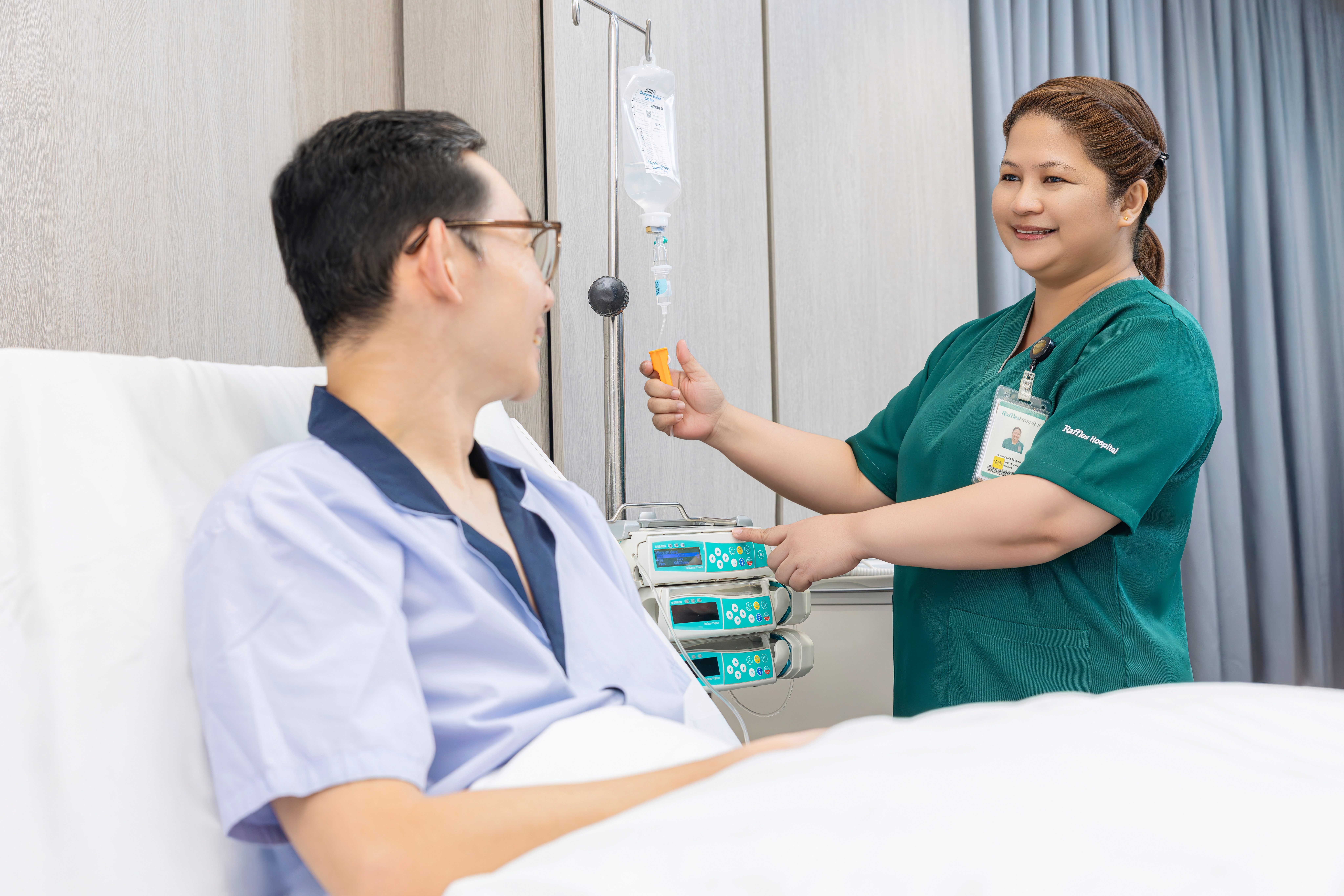 /uploads/image/2025/10/31/1761896255000402/Nurse and patient.jpg Nurse and patient.jpg